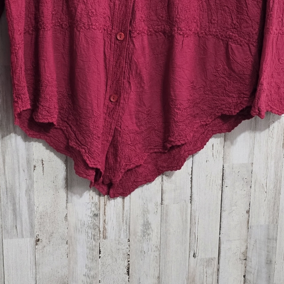Solitaire Red Burgundy Embroidered Floral Button Down Shirt Size Medium - Picture 6 of 7